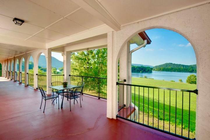 Elder Mountain Room At Tennessee Riverplace Chattanooga Bagian luar foto
