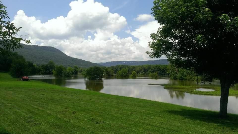 Elder Mountain Room At Tennessee Riverplace Chattanooga Bagian luar foto